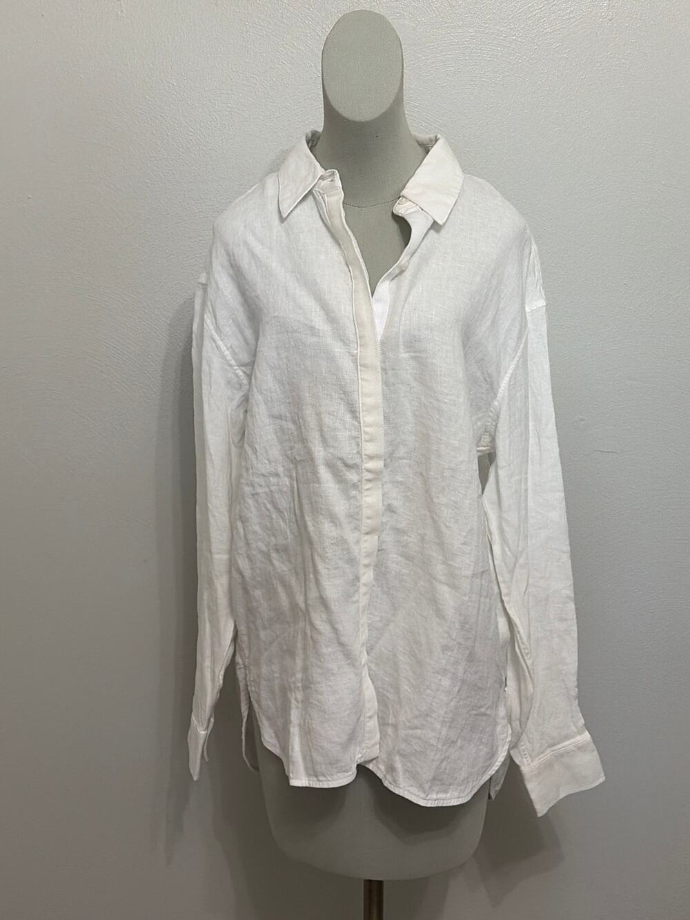 New! Athleta 100% linen “playa” shirt in white. Size Medium